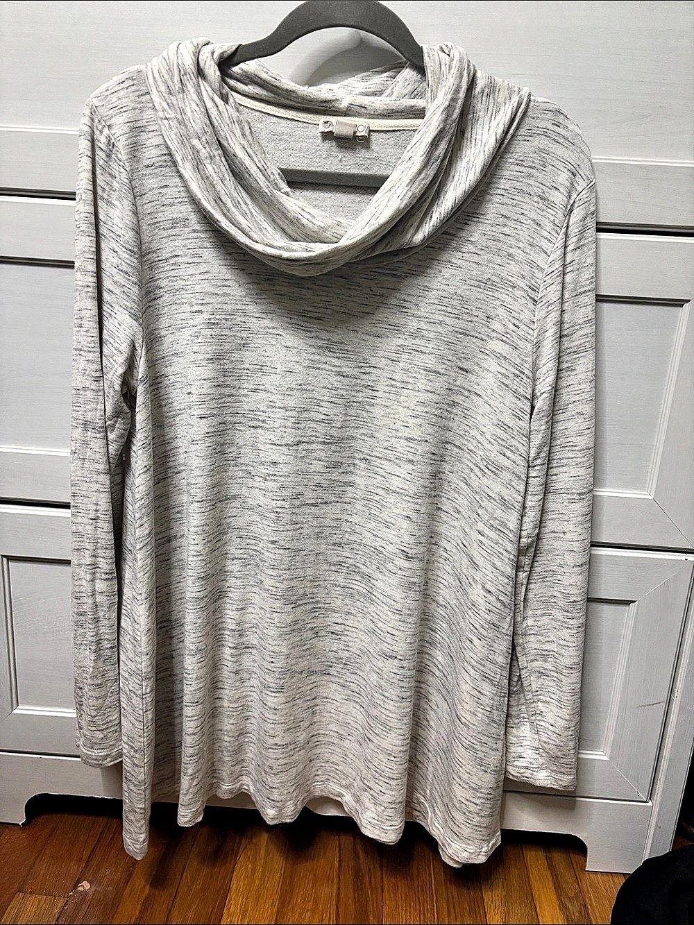 Eliane Rose Cowl Neck Tunic in Gray Size Large Like New